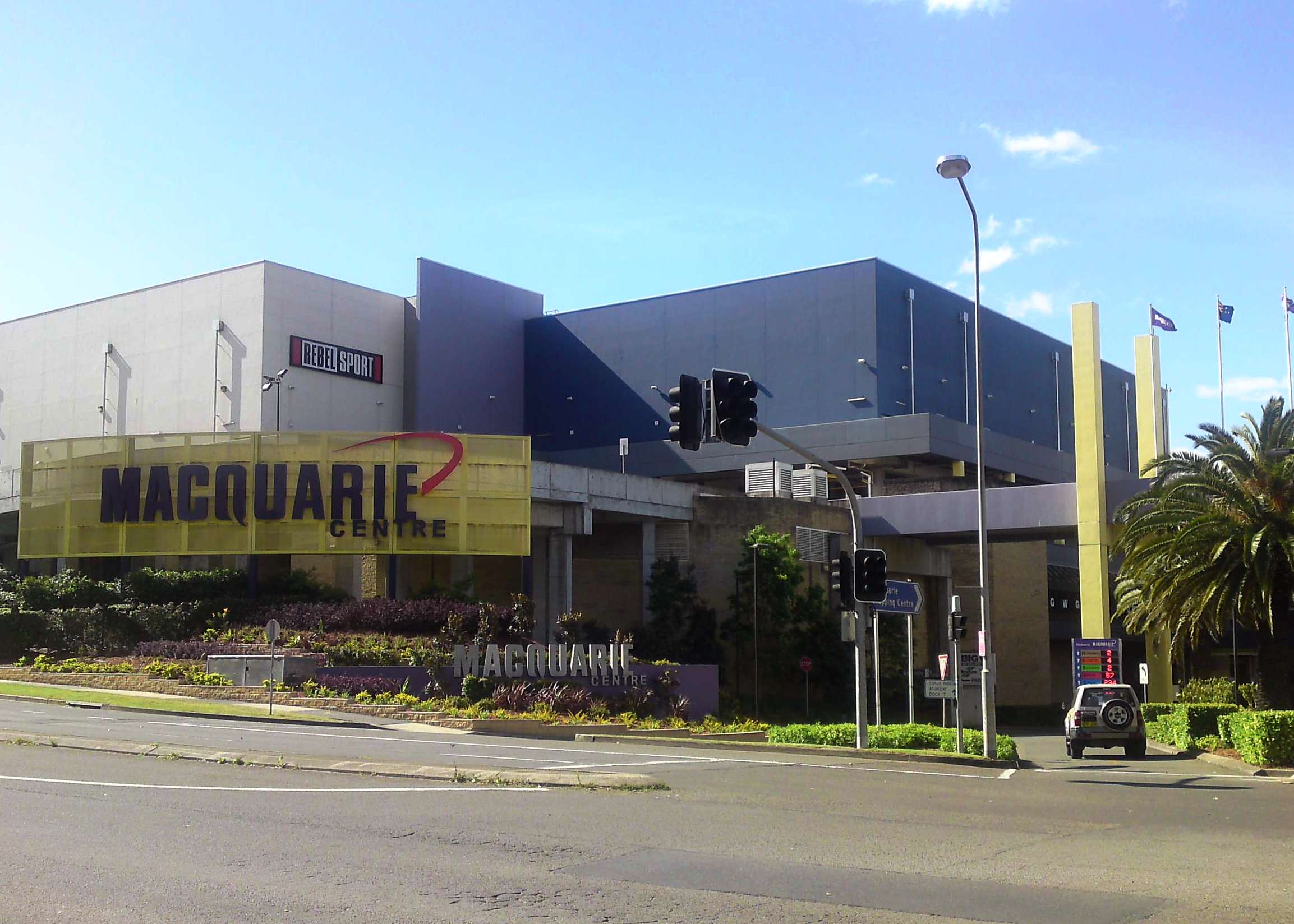 Centre main. Ebet Macquarie Park.